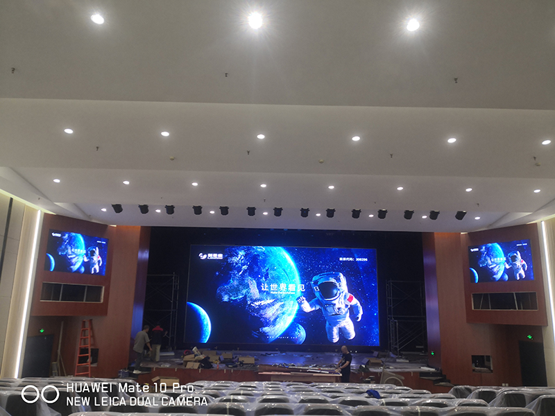 重庆某学校报告厅安装LED大屏